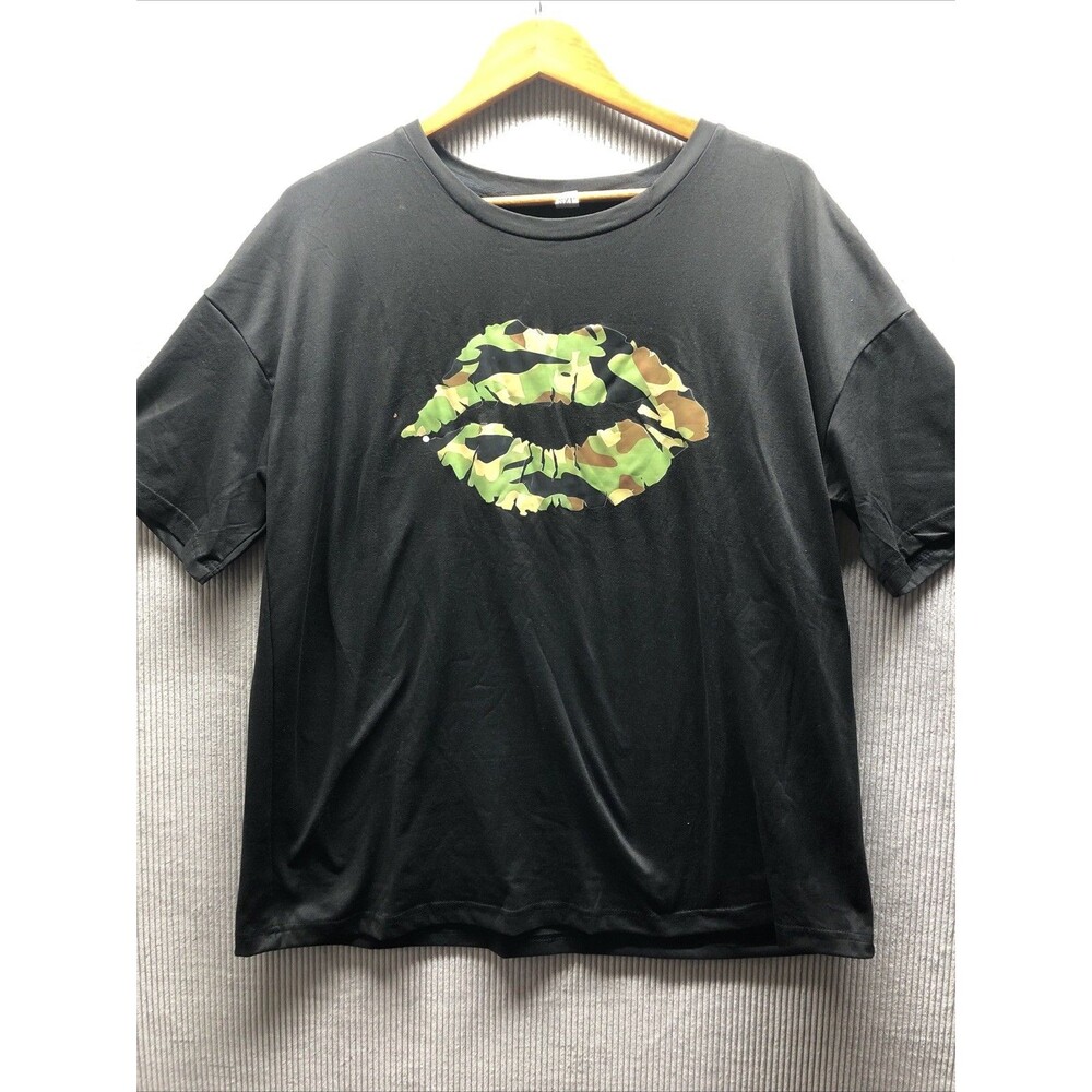 Womens Graphic Tee 2XL Black Camo Lipstick Lips Print Y2K Streetwear Edgy Chic
